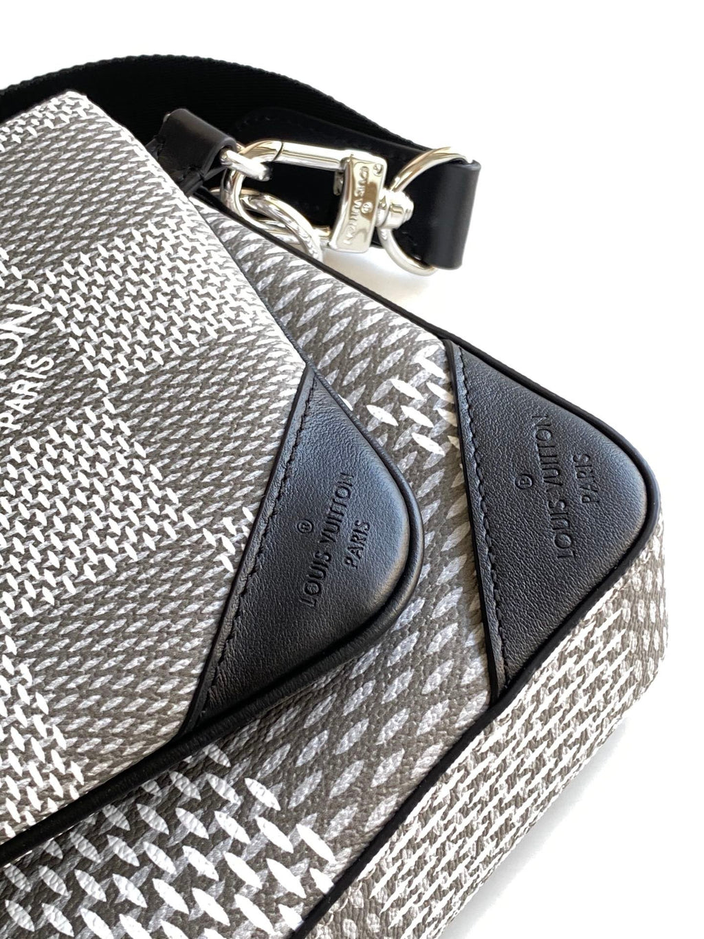 Louis Vuitton Trio Messenger 25cm