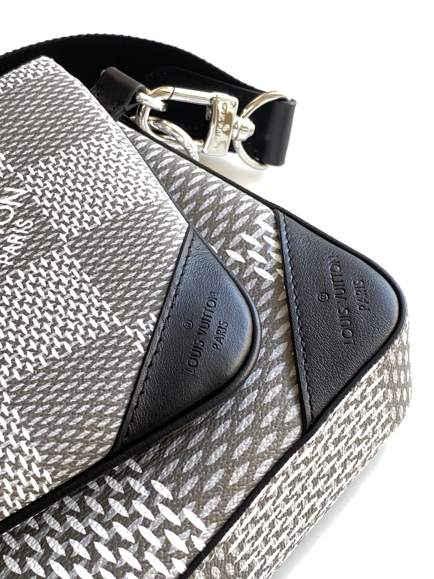 Louis Vuitton Trio Messenger 25cm