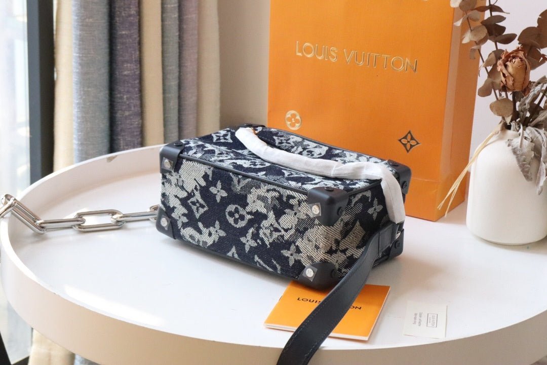Louis Vuitton Soft Trunk 19cm Blue-White