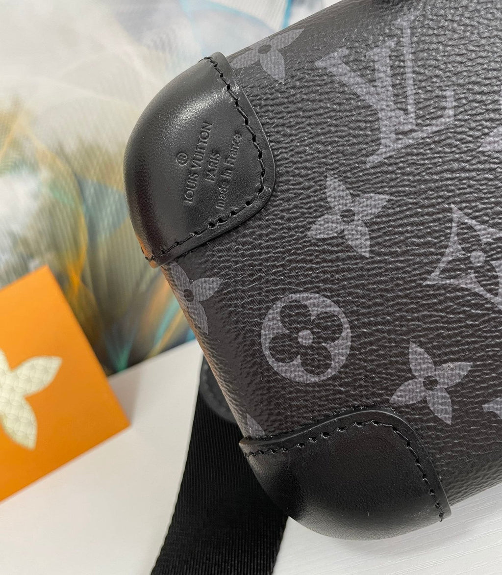 Louis Vuitton M45579 Horizon Clutch 21cm