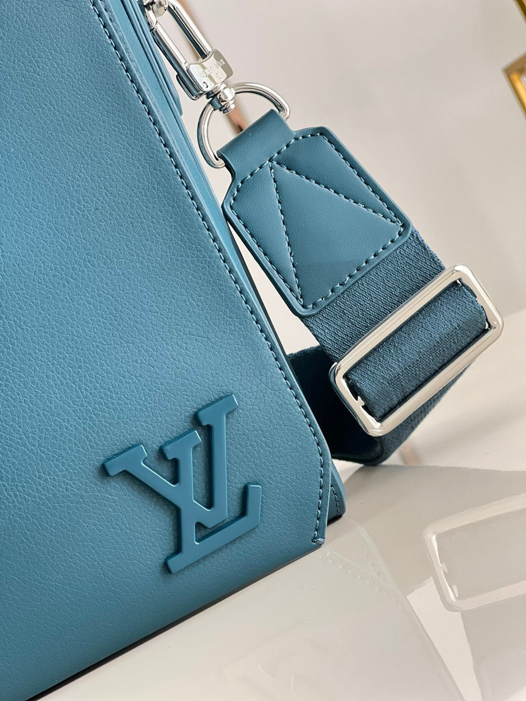 Louis Vuitton M59327 New Messenger 28cm