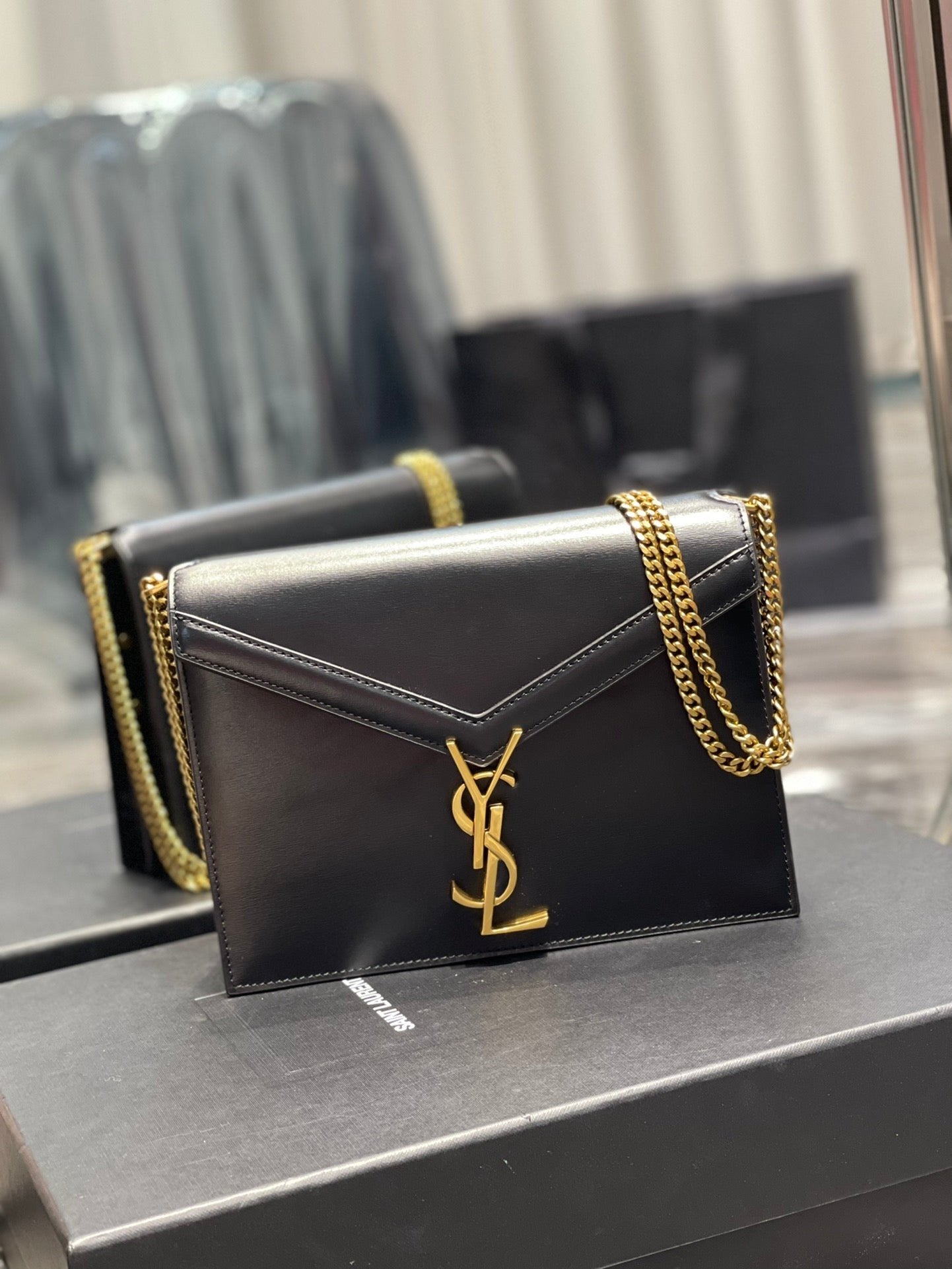 Saint Laurent Cassandra Medium Chain Bag In Grain De Poudre Embossed 22cm Black