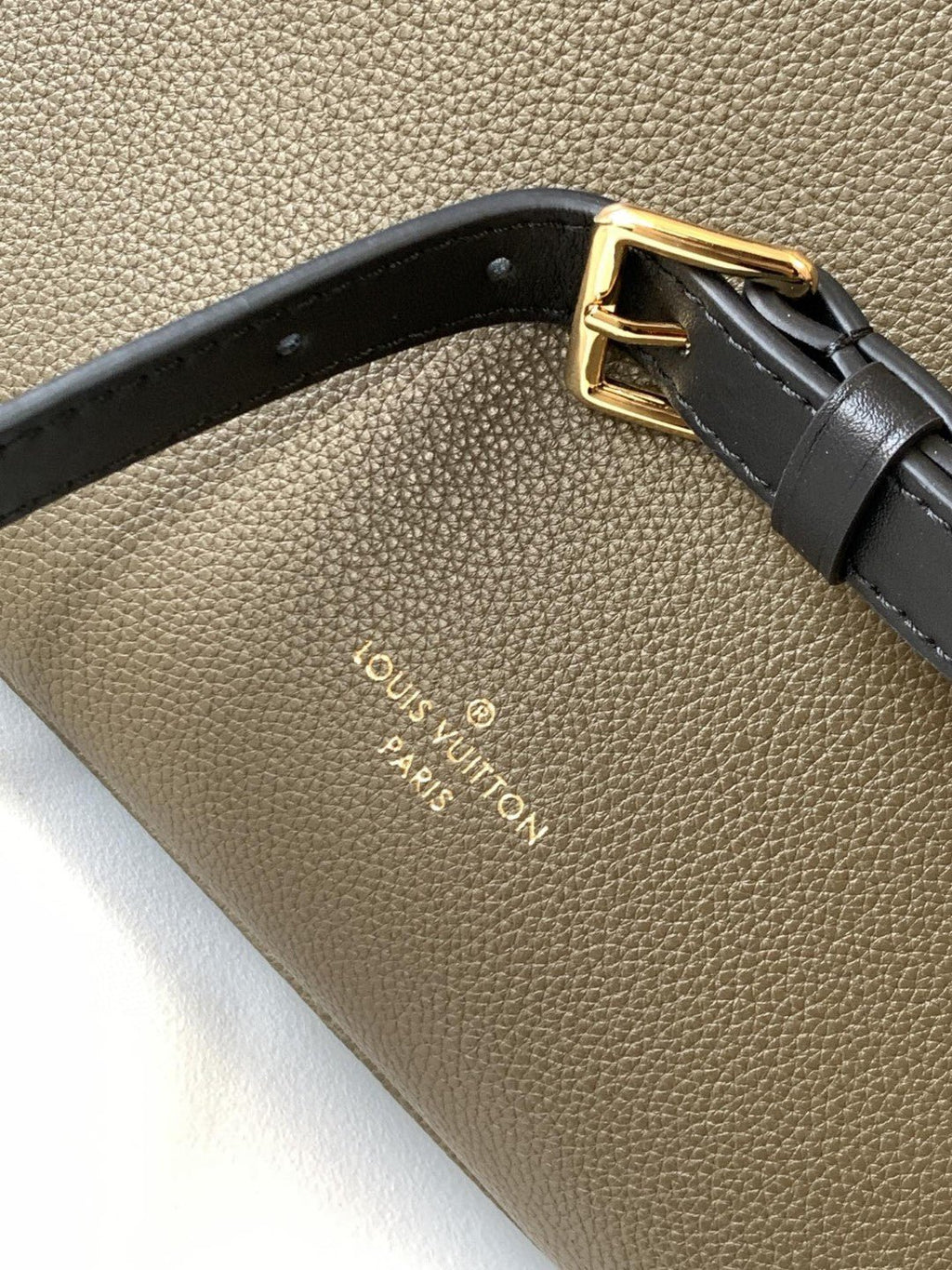 Louis Vuitton M57728 On My Side PM 30cm