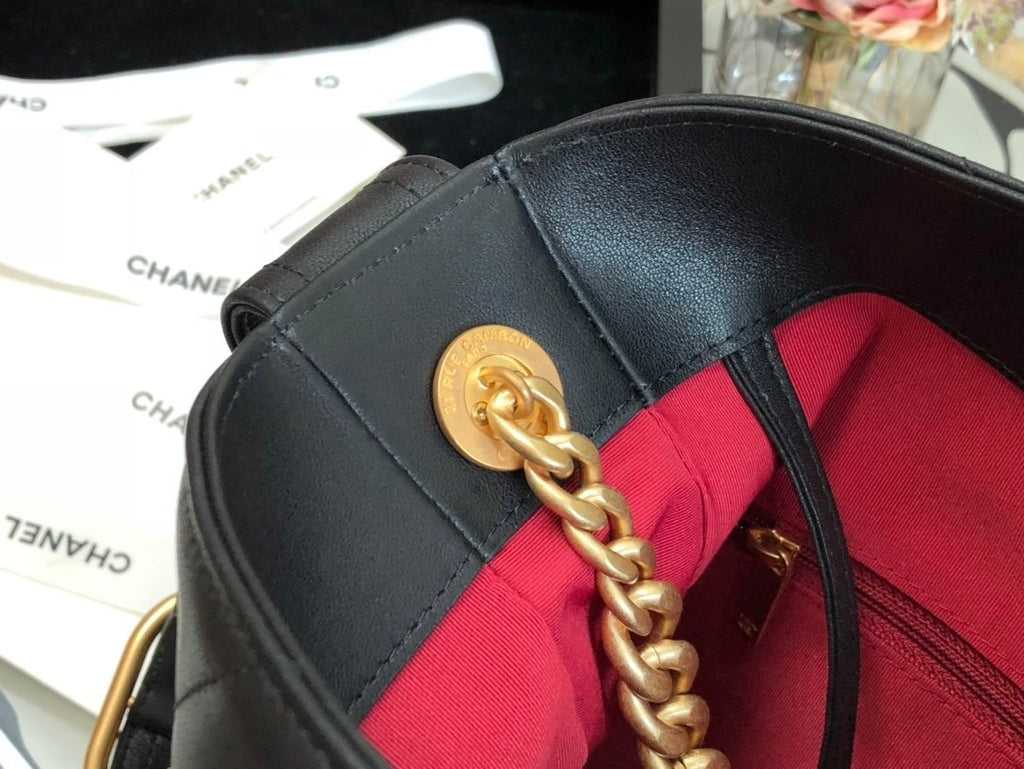 Chanel Co-Co Shoulder Bag With Gold Hardware Chain 29cm Black