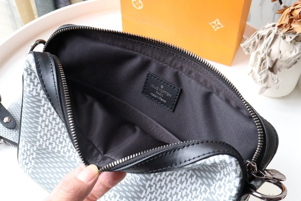 Louis Vuitton M69443 Trio Messenger 25cm