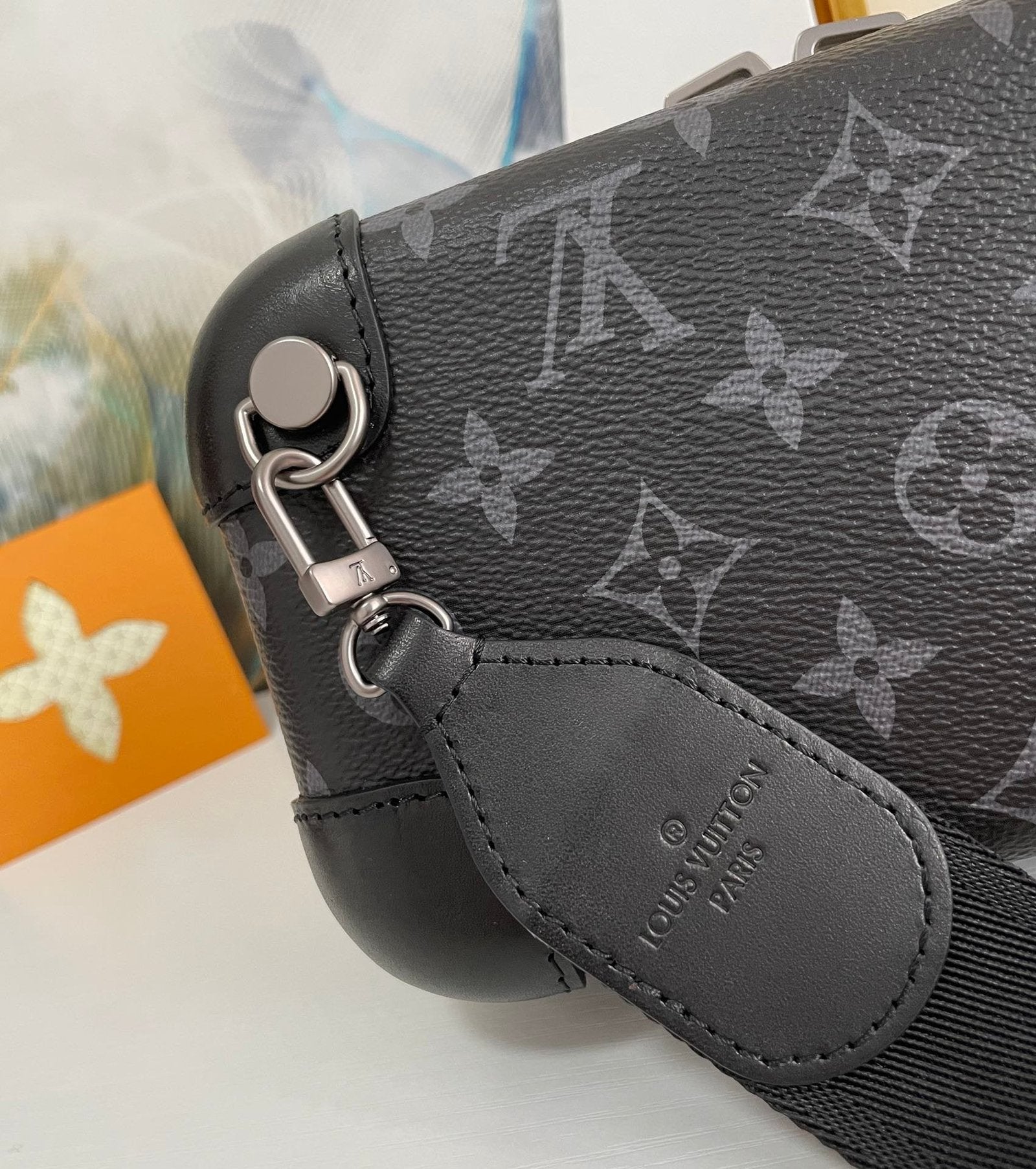 Louis Vuitton M45579 Horizon Clutch 21cm