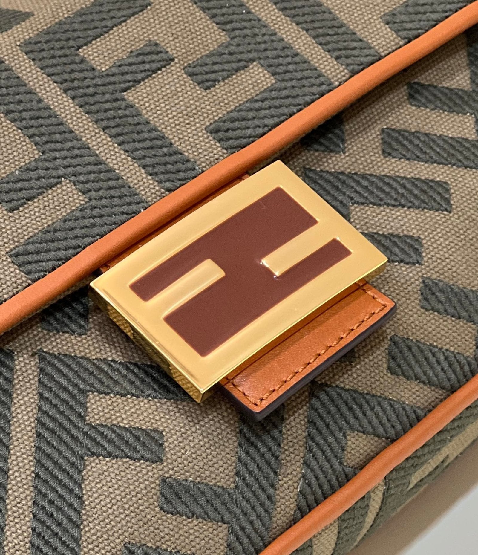 Fendi Baguette Midi 27cm Brown