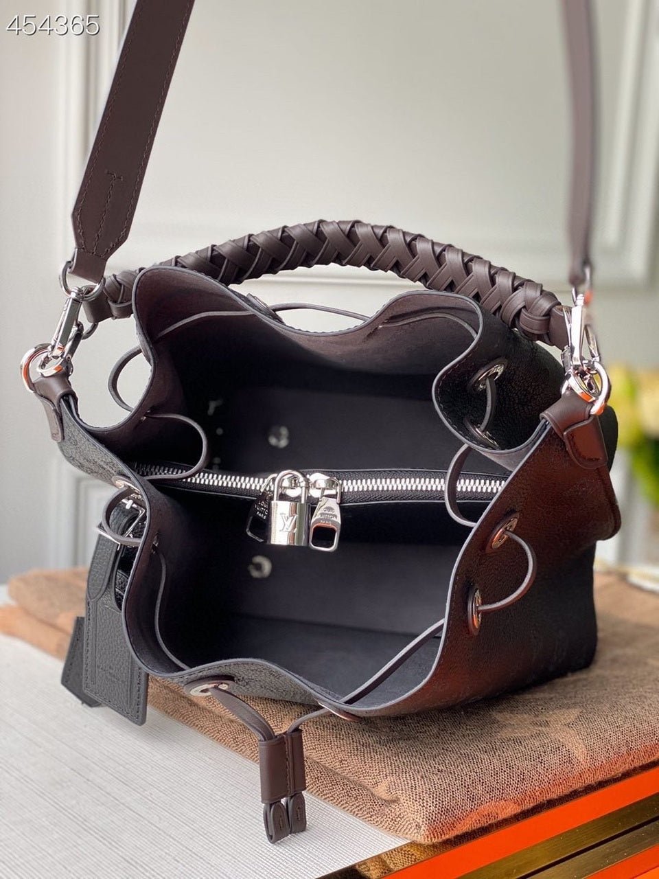 Louis Vuitton Muria Bag 22cm Mahina Calfskin Leather Spring/Summer Collection M55800 Black