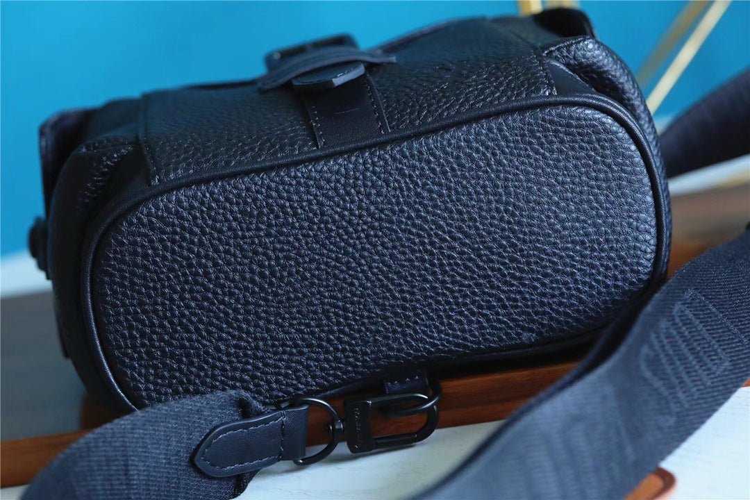 Louis Vuitton Christopher XS 20cm Black