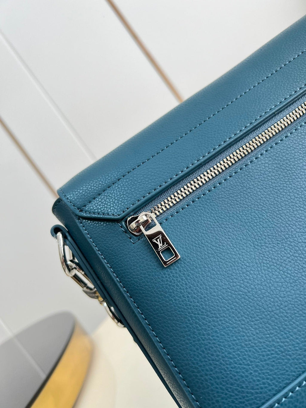Louis Vuitton M59327 New Messenger 28cm
