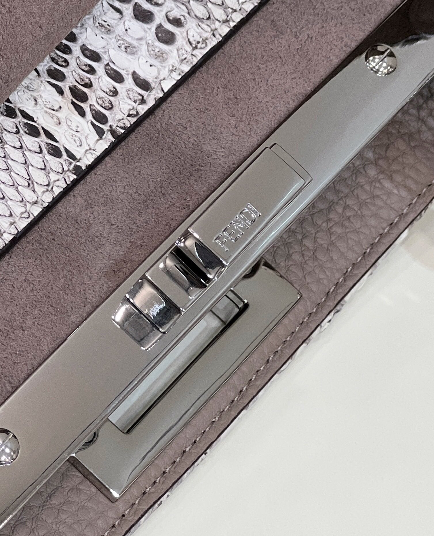 Fendi Peekaboo Iseeu Medium 33cm