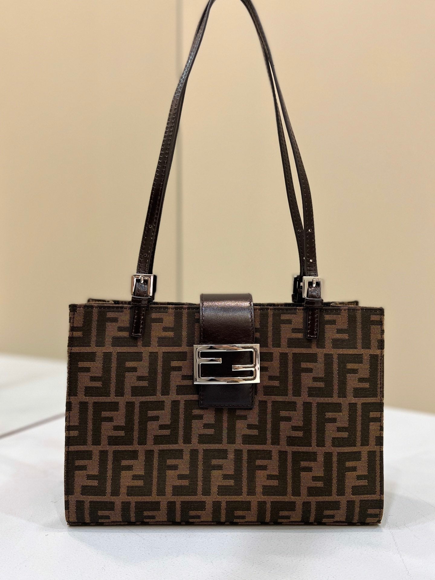 Fendi Baguette Tote 28cm Brown