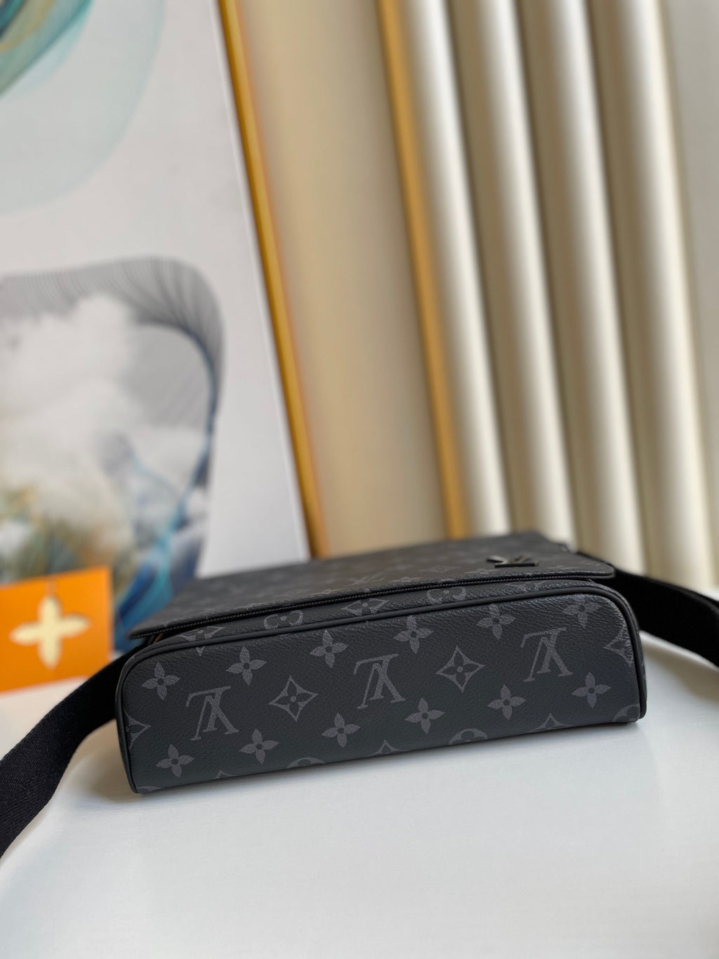 Louis Vuitton M45272 District PM 25cm