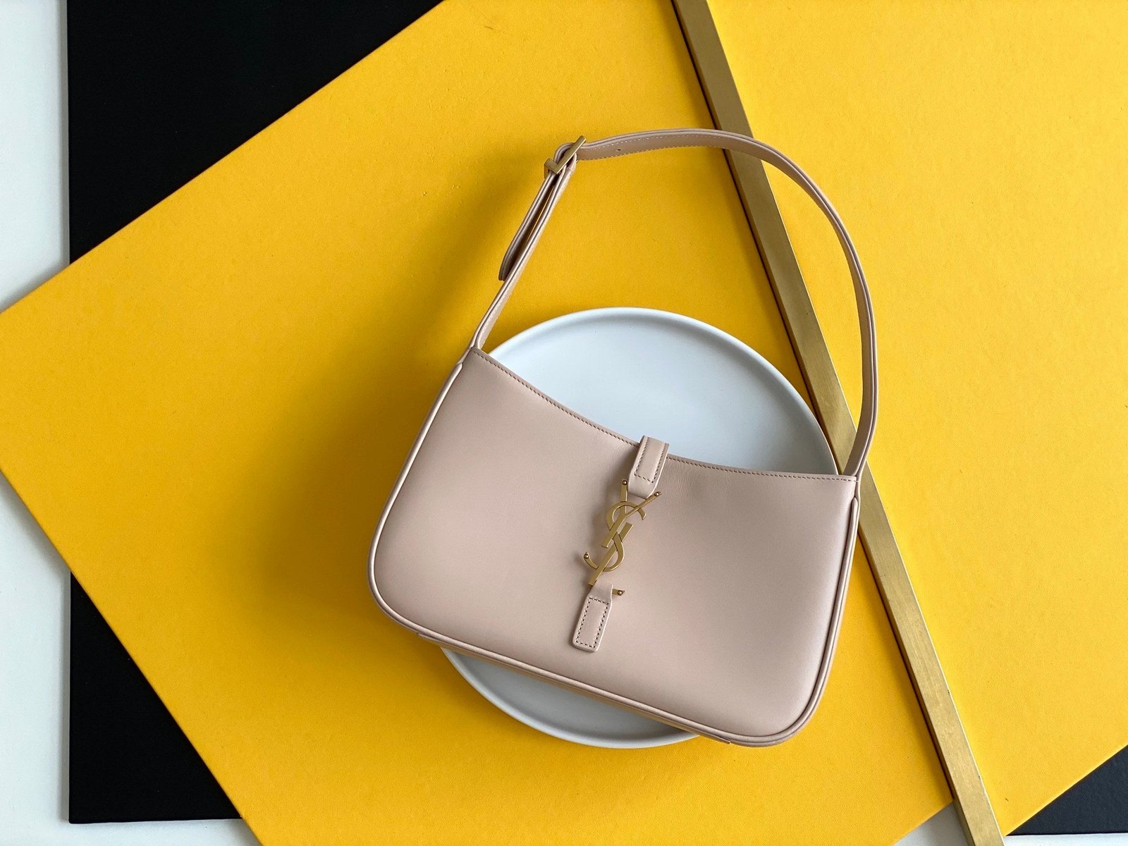 Saint Laurent LE5A7 Hobo Bag 25cm