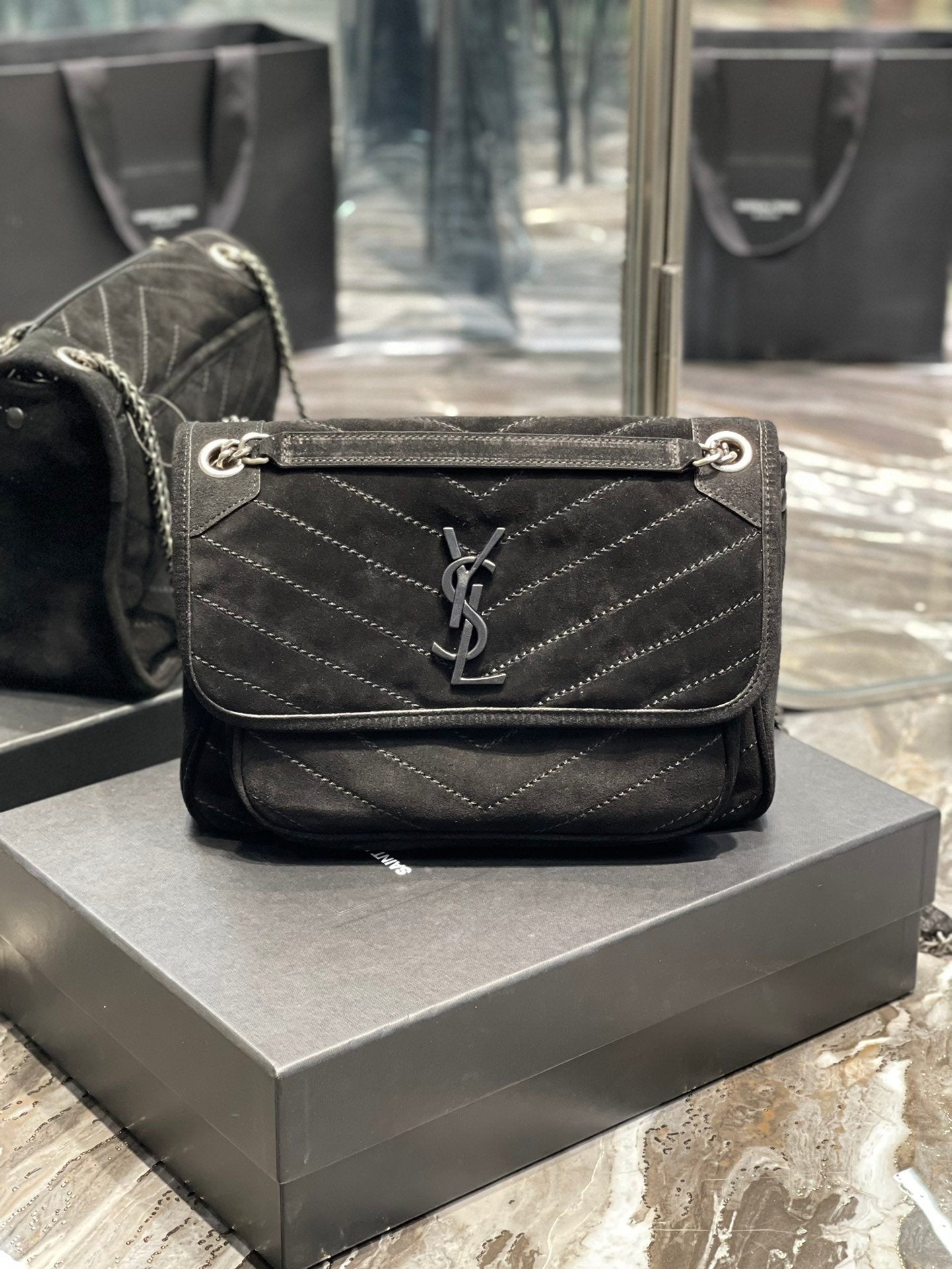 Saint Laurent Niki Medium Chain Bag With Silver Hardware 28cm