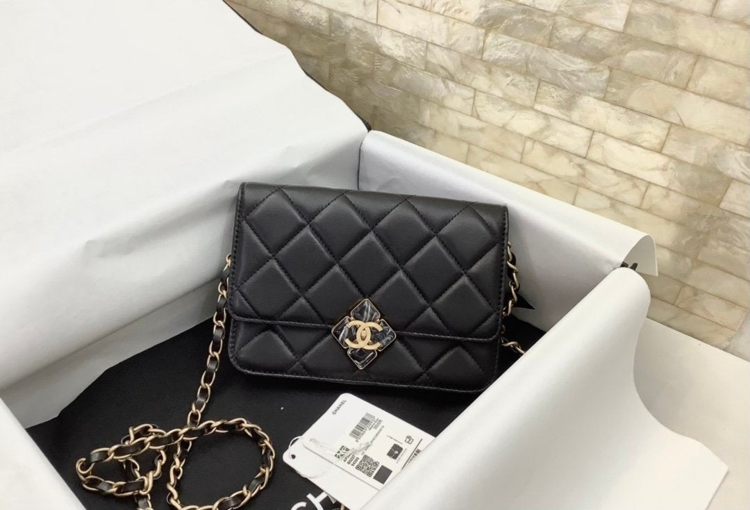 CO-CO Chanel Clutch With Chain 19cm