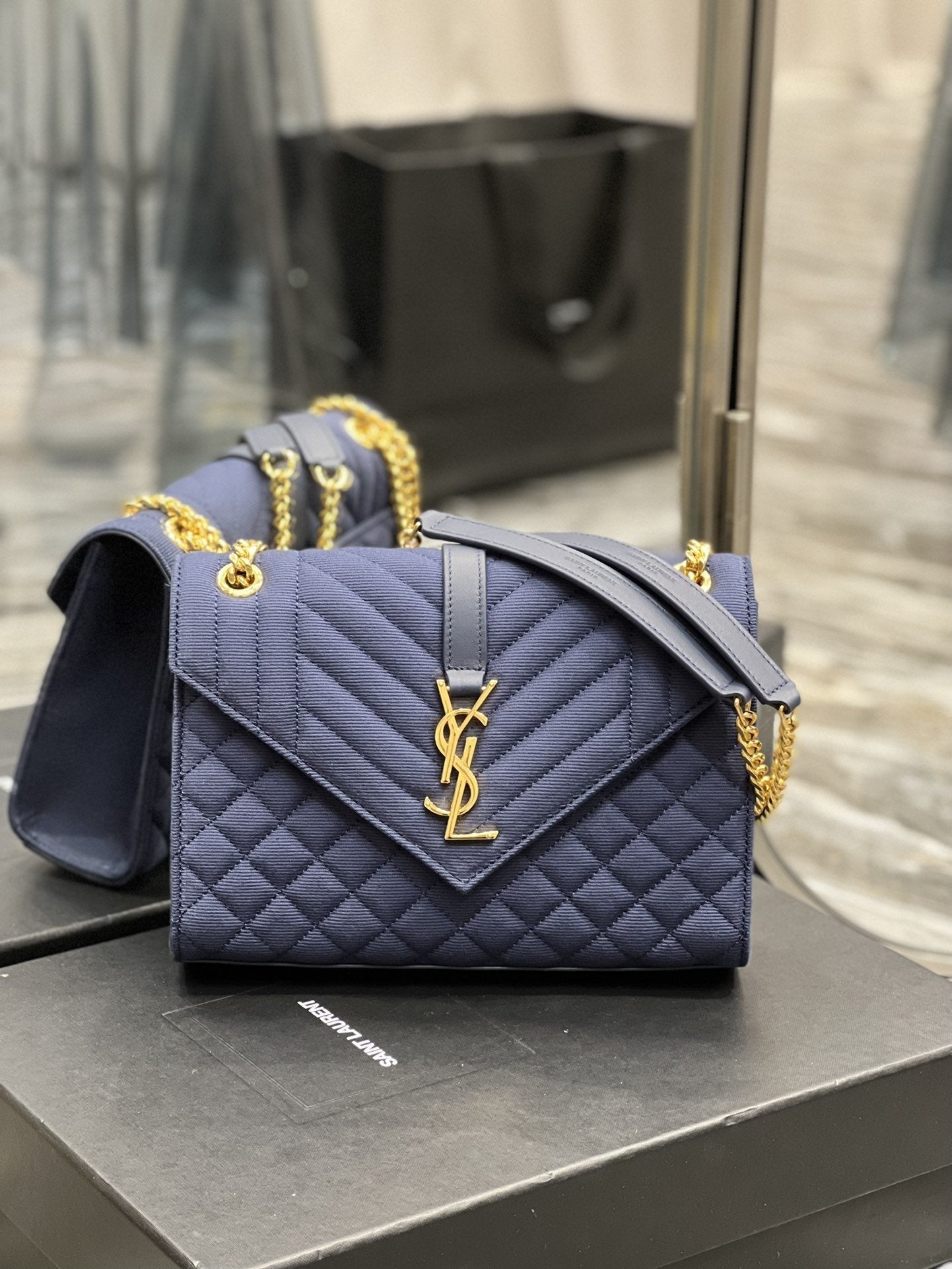 Saint Laurent Envelope Medium Bag 24cm