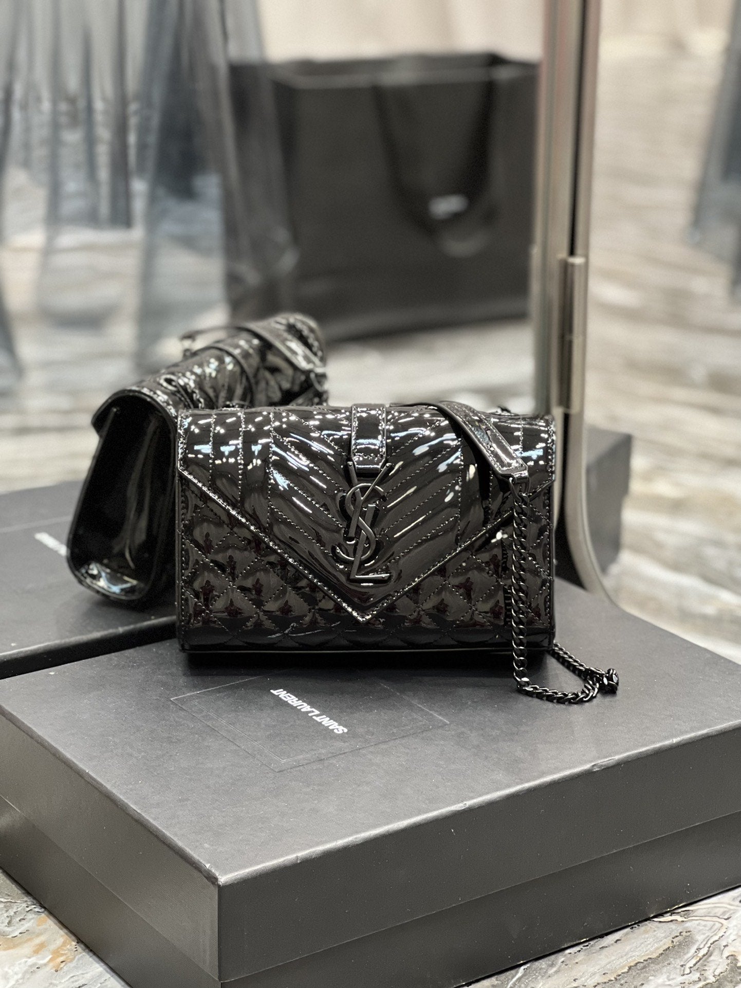 Saint Laurent Envelope Bag 21cm