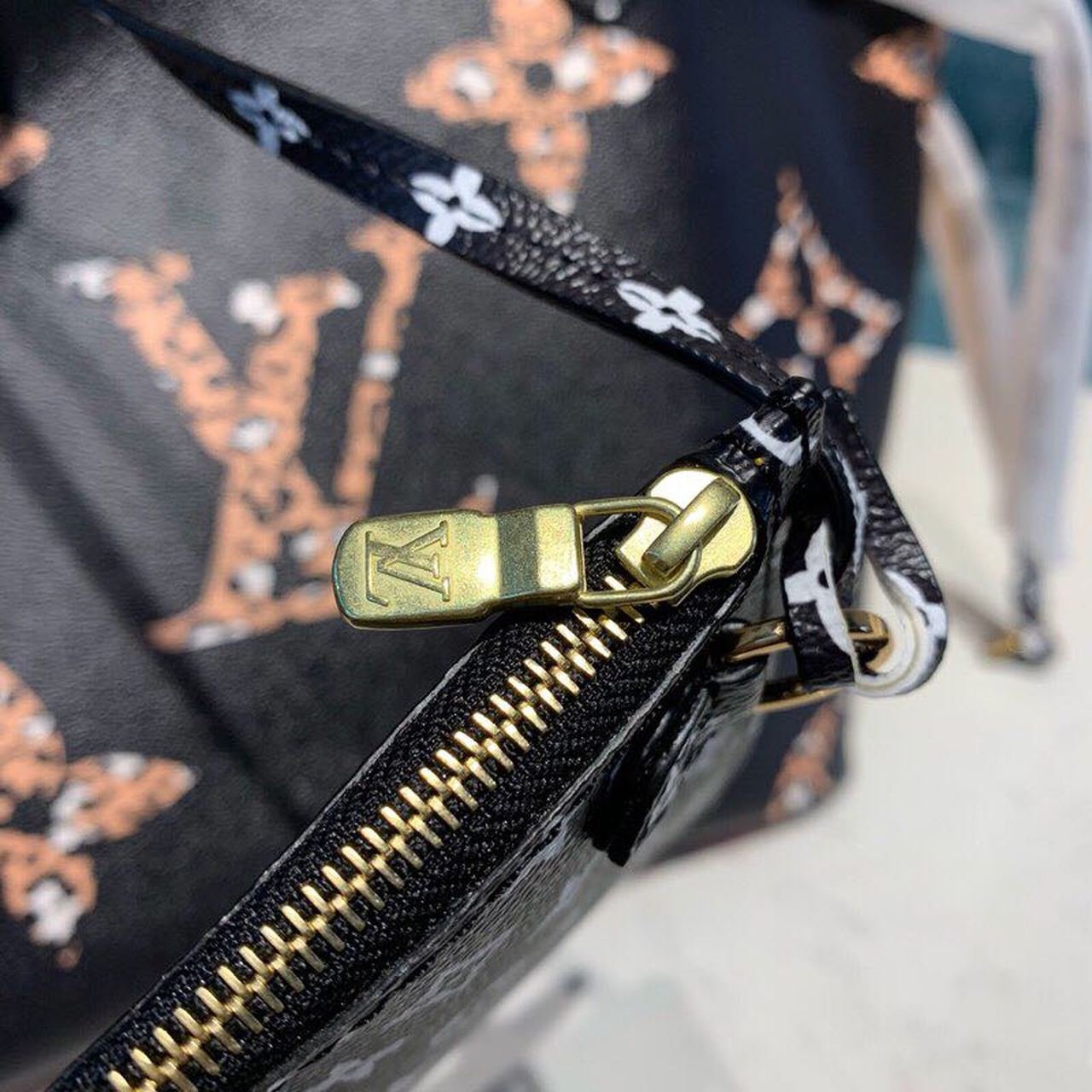 Louis Vuitton Neverfull MM Tote Bag 32cm Monogram Jungle Canvas Spring/Summer Collection M44676, Black