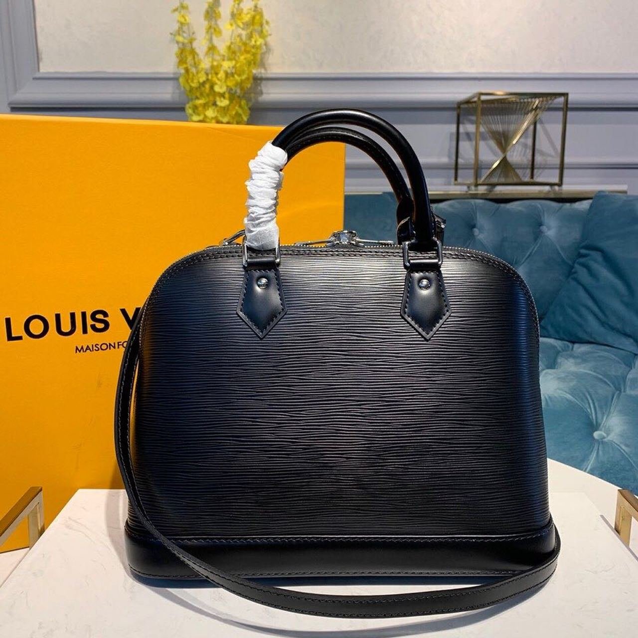 Louis Vuitton Alma PM Bag 32cm Epi Canvas Fall/Winter Collection M40302, Black
