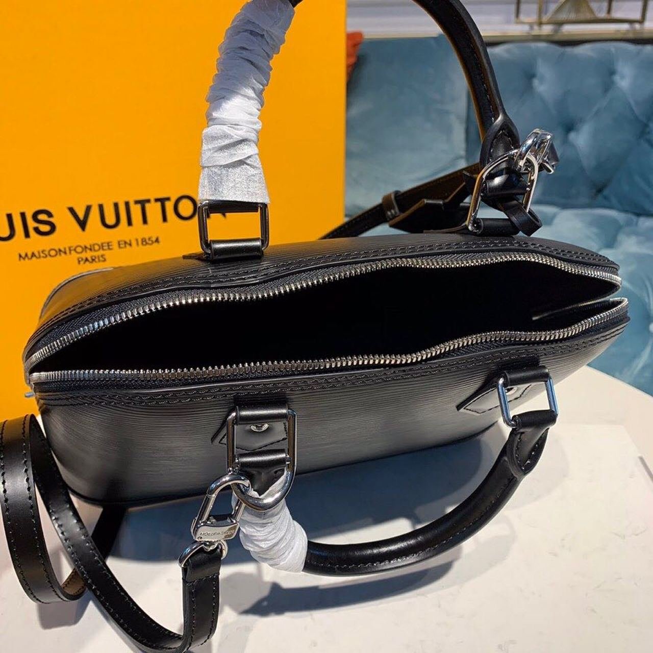 Louis Vuitton Alma PM Bag 32cm Epi Canvas Fall/Winter Collection M40302, Black