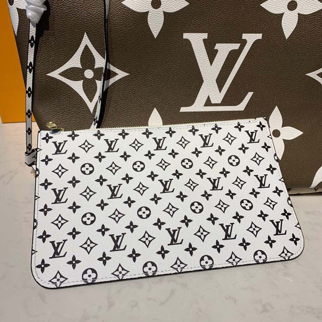 Louis Vuitton Neverfull MM 32cm Monogram Geant Canvas Spring/Summer Collection M44567, Khaki