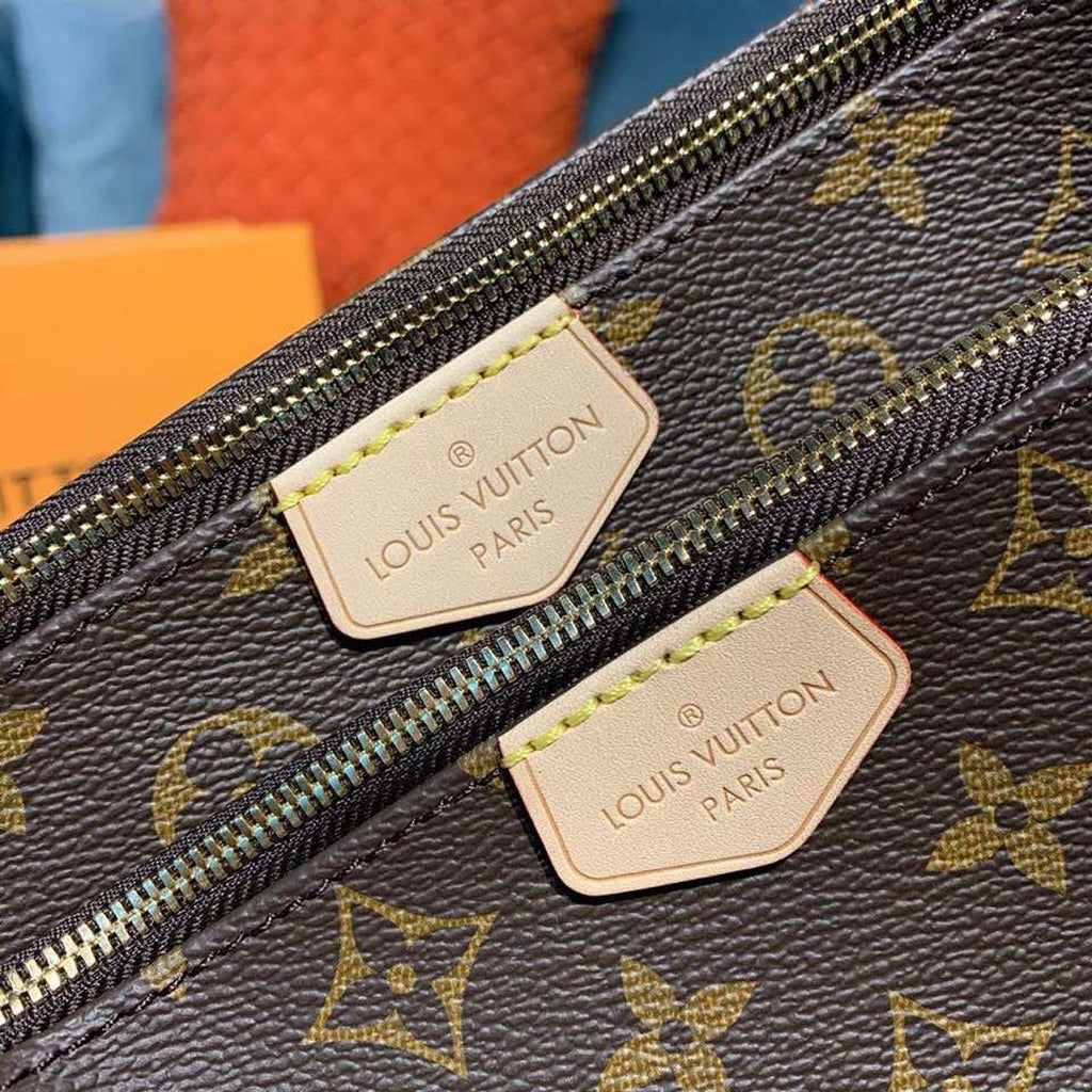 Louis Vuitton Multi Pochette Accessoires Bags Monogram Canvas Fall/Winter Collection M44813, Kaki/Beige