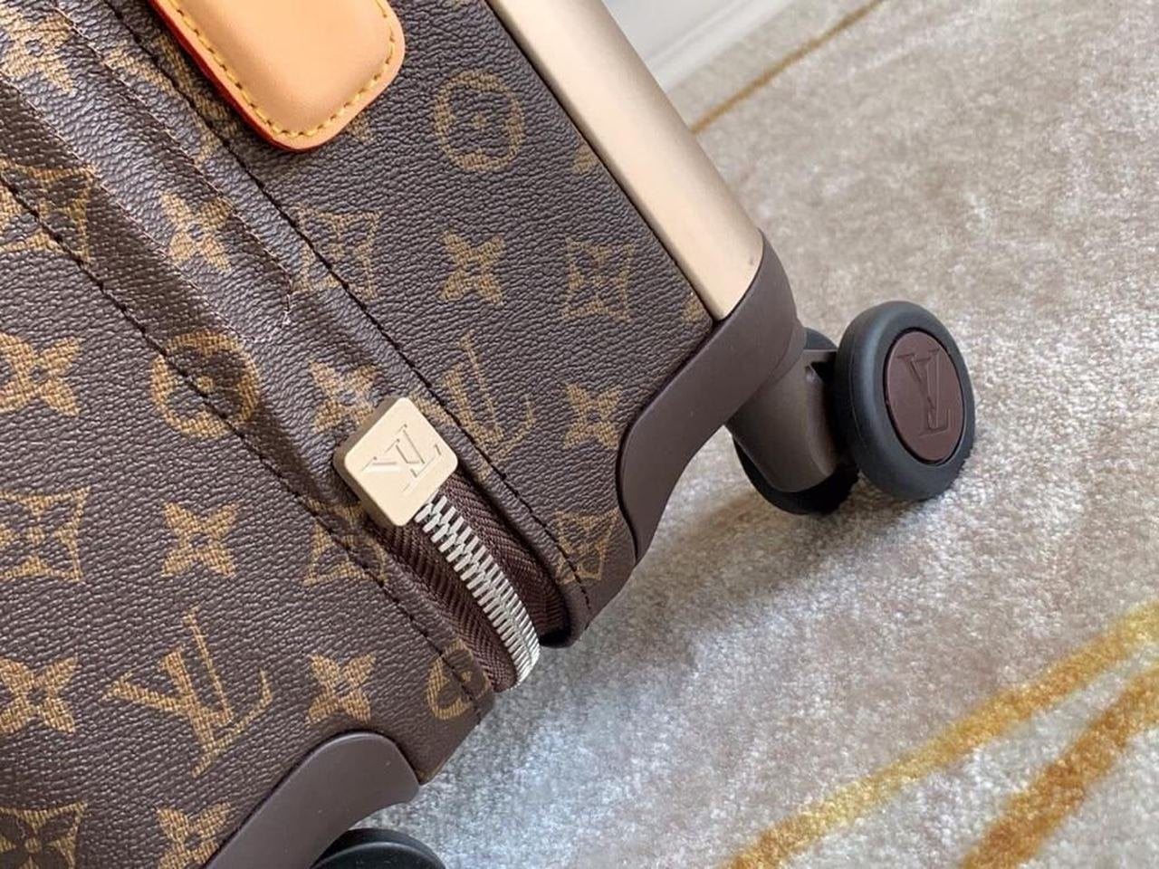 Louis Vuitton Horizon 55 Luggage Trolley Monogram Canvas Spring/Summer Collection M23203 , Brown
