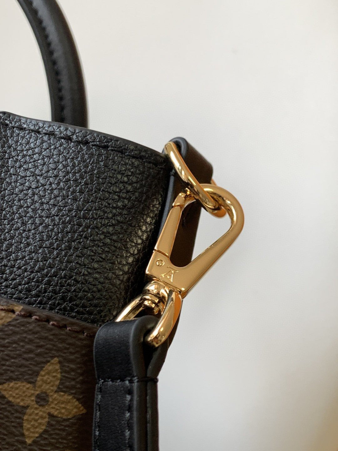 Louis Vuitton M57728 On My Side PM 30cm Black