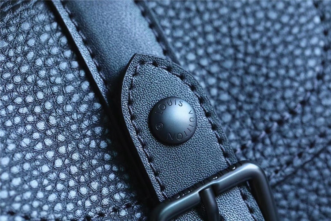 Louis Vuitton Christopher XS 20cm Black