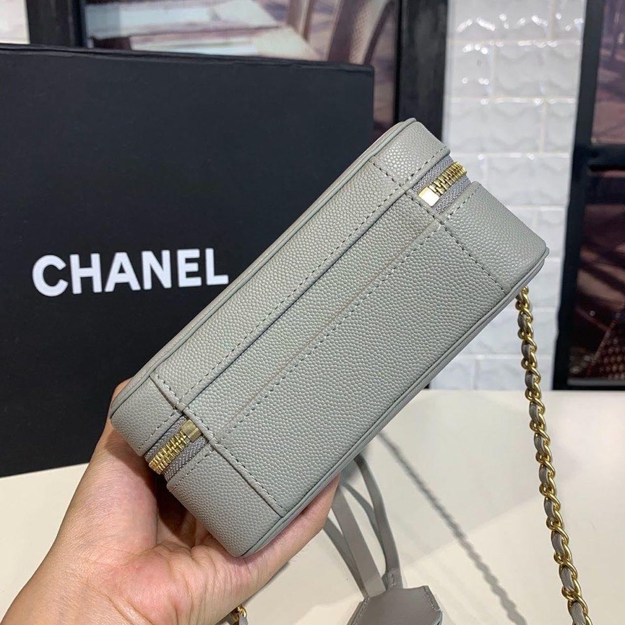 Chanel CC Filigree Vanity Case Bag 18cm Gold Hardware Caviar Leather Cruise Collection, Grey