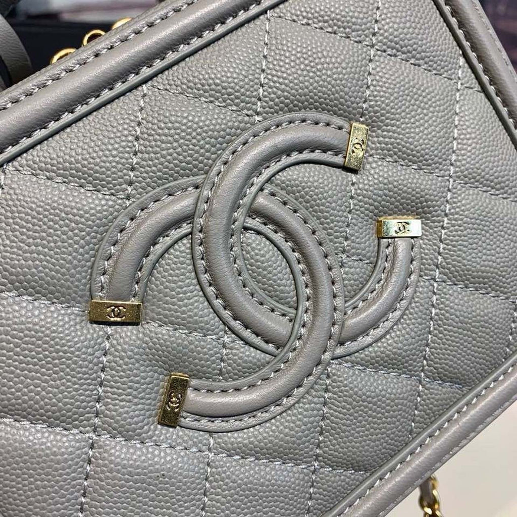 Chanel CC Filigree Vanity Case Bag 18cm Gold Hardware Caviar Leather Cruise Collection, Grey