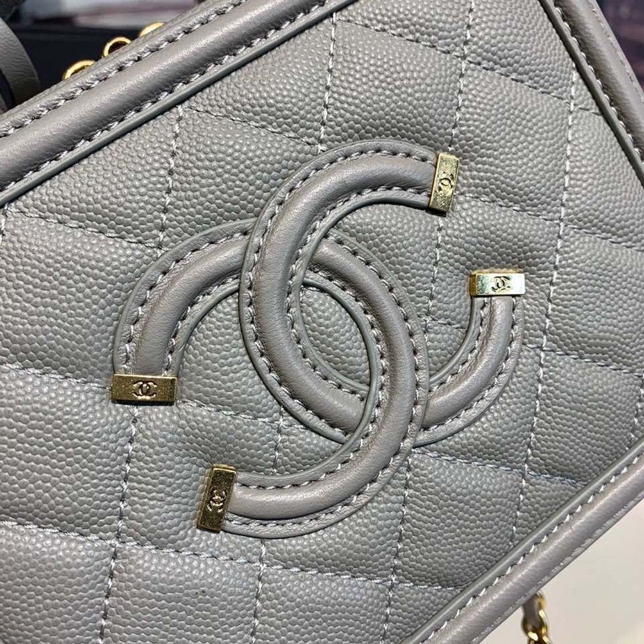Chanel CC Filigree Vanity Case Bag 18cm Gold Hardware Caviar Leather Cruise Collection, Grey