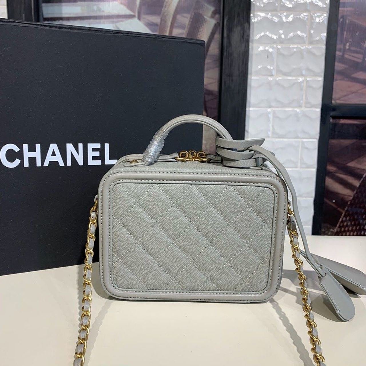 Chanel CC Filigree Vanity Case Bag 18cm Gold Hardware Caviar Leather Cruise Collection, Grey
