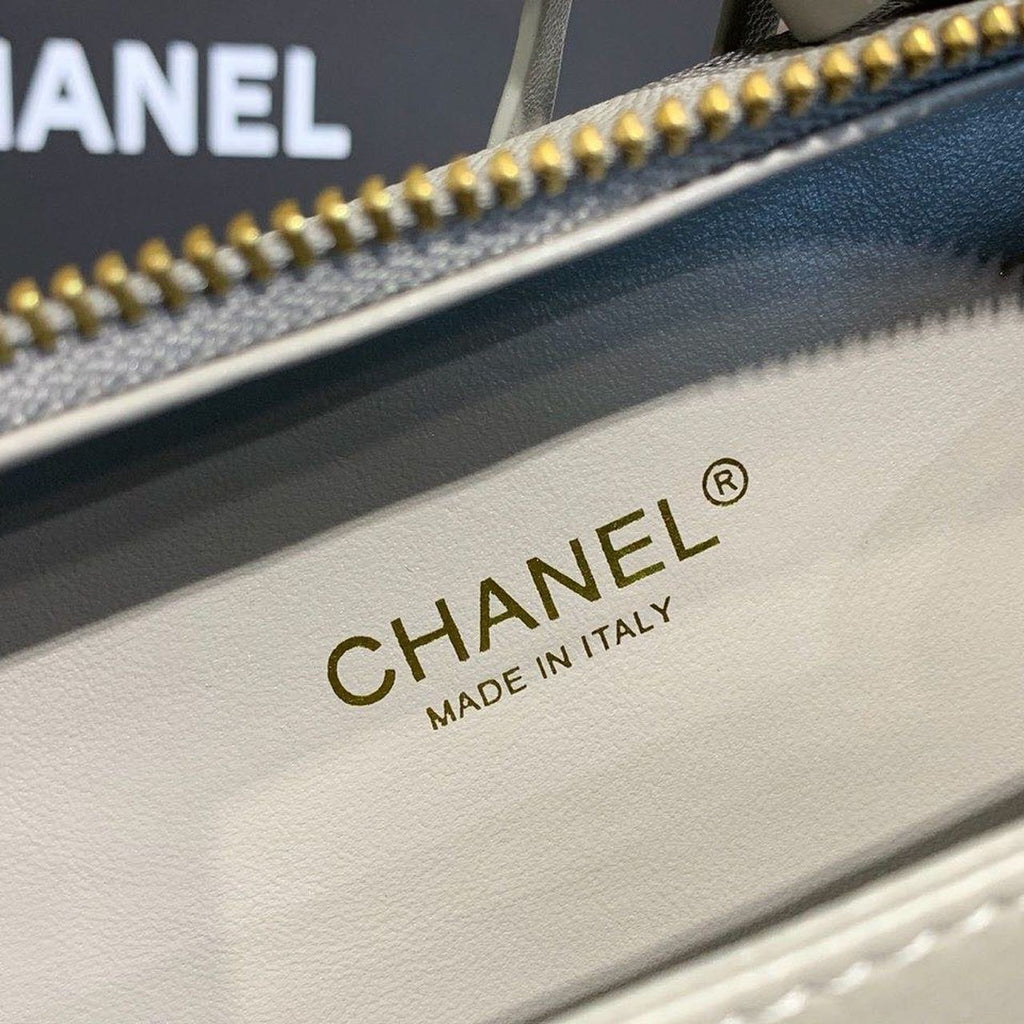 Chanel CC Filigree Vanity Case Bag 18cm Gold Hardware Caviar Leather Cruise Collection, Grey