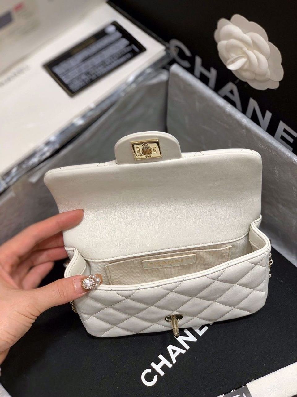 Chanel Flap Pearl Embellished Bag 18cm Gold Hardware Lambskin Leather Spring/Summer Collection, White