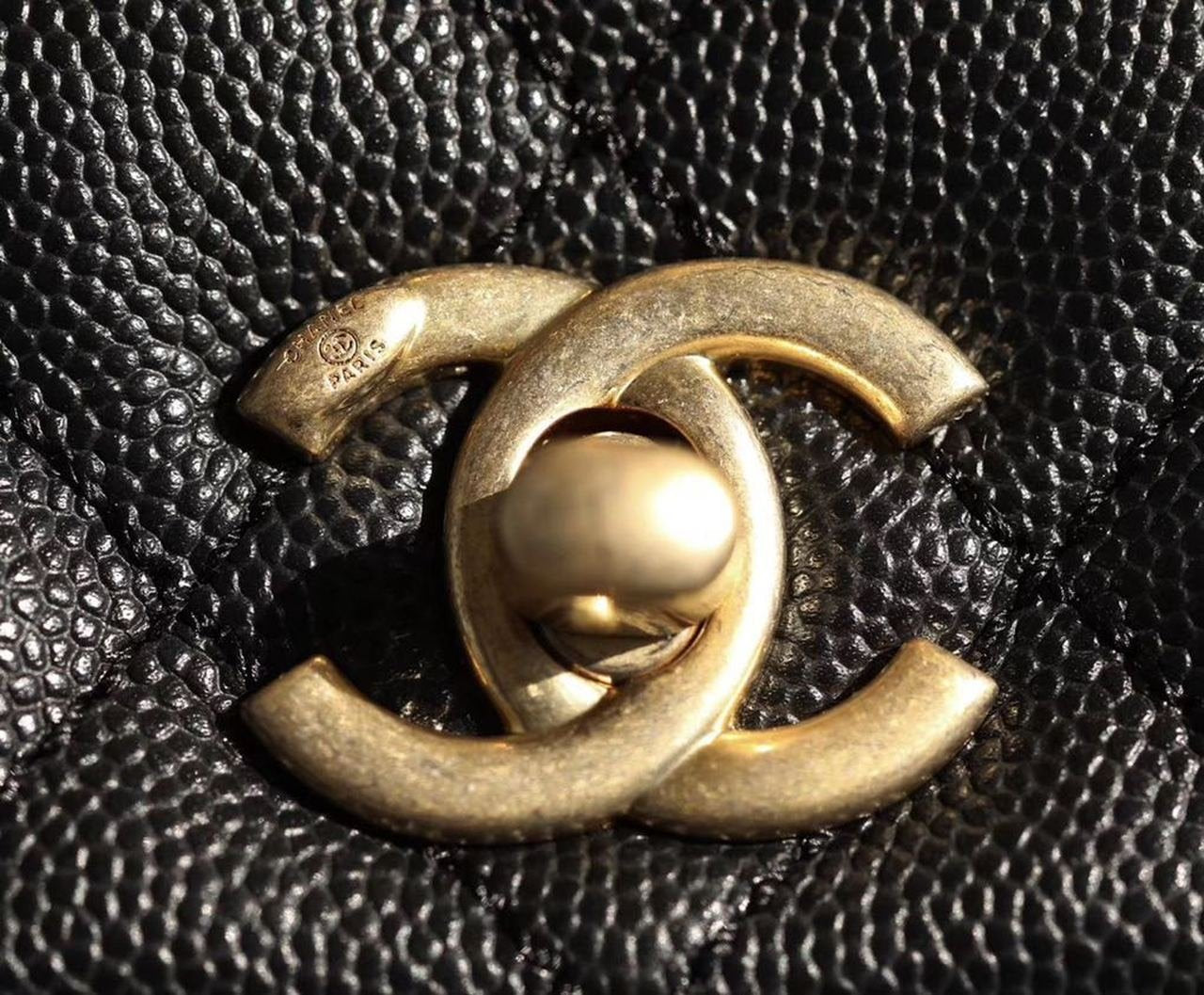 Chanel Coco Handle Quilted Lizard Handle Bag 24cm Caviar Leather Gold Hardware Spring/Summer Act 1 Collection, Black/Red