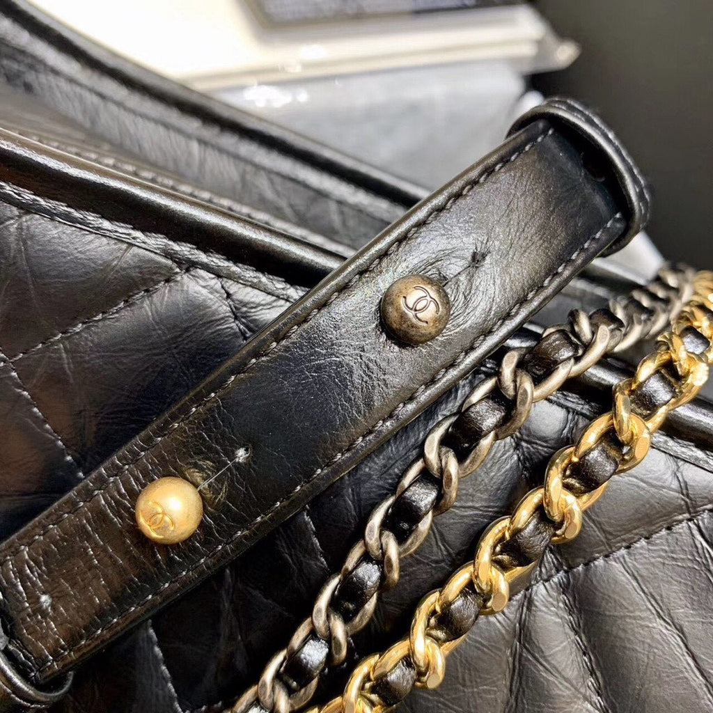 Chanel Gabrielle Hobo Bag 25cm AS1582 Bi-Color Hardware Aged Calfskin Leather Spring/Summer Act 1 Collection Black