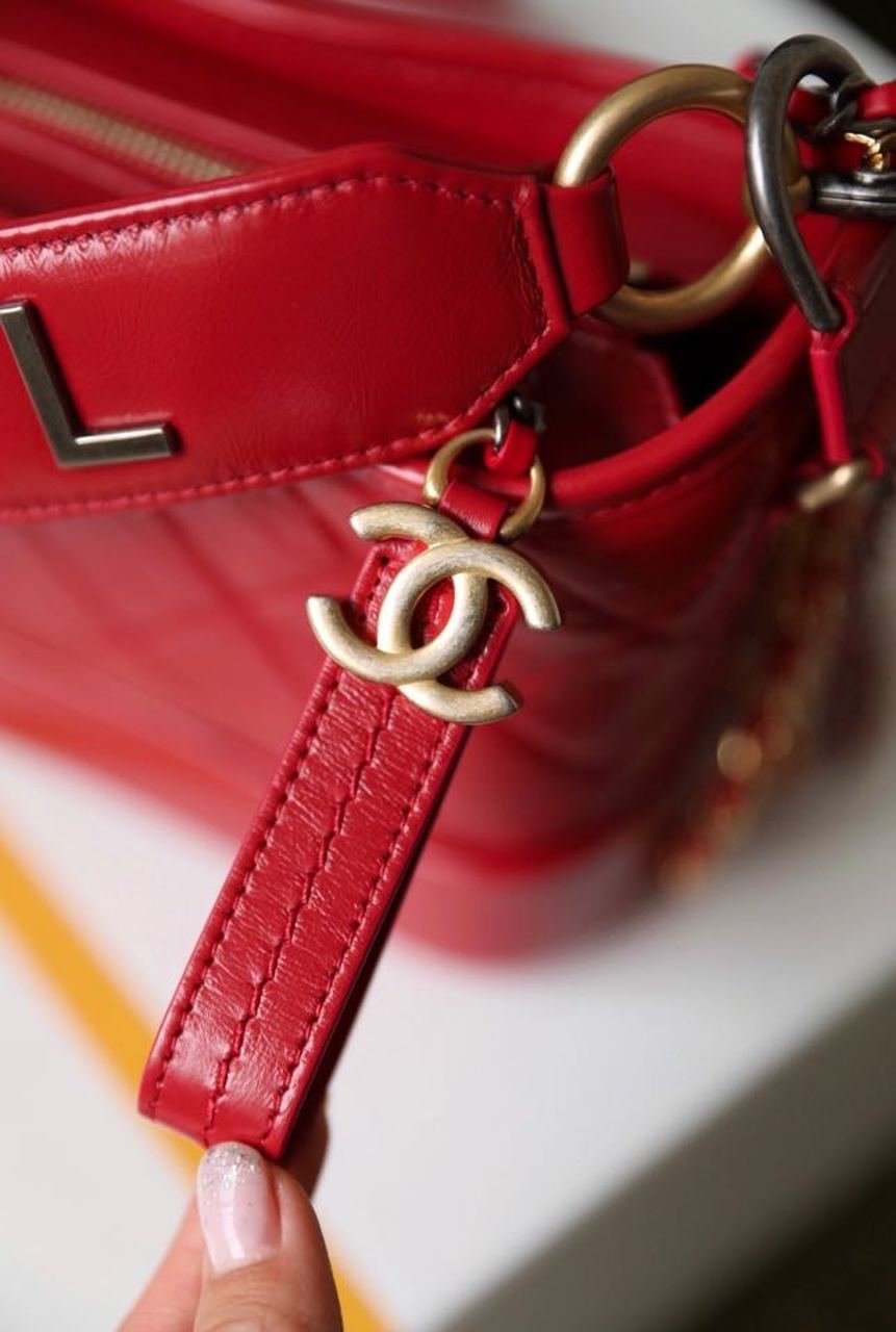 Chanel Gabrielle Hobo Bag 18cm AS0865 Bi-Color Hardware Aged Calfskin Leather Spring/Summer Act 1 Collection Red