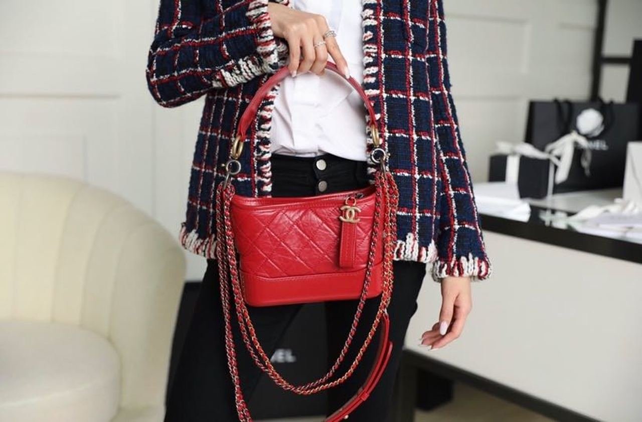 Chanel Gabrielle Hobo Bag 18cm AS0865 Bi-Color Hardware Aged Calfskin Leather Spring/Summer Act 1 Collection Red