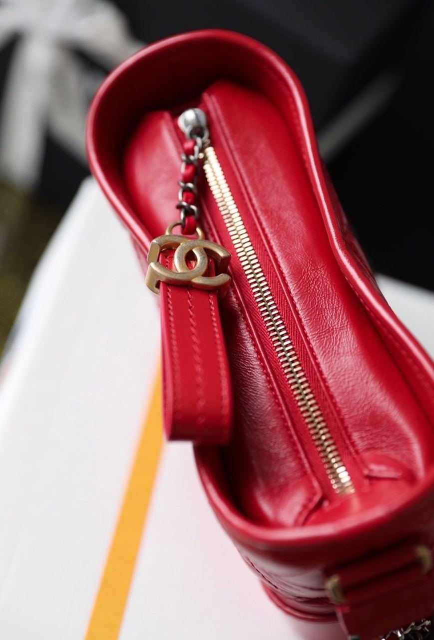 Chanel Gabrielle Hobo Bag 18cm AS0865 Bi-Color Hardware Aged Calfskin Leather Spring/Summer Act 1 Collection Red