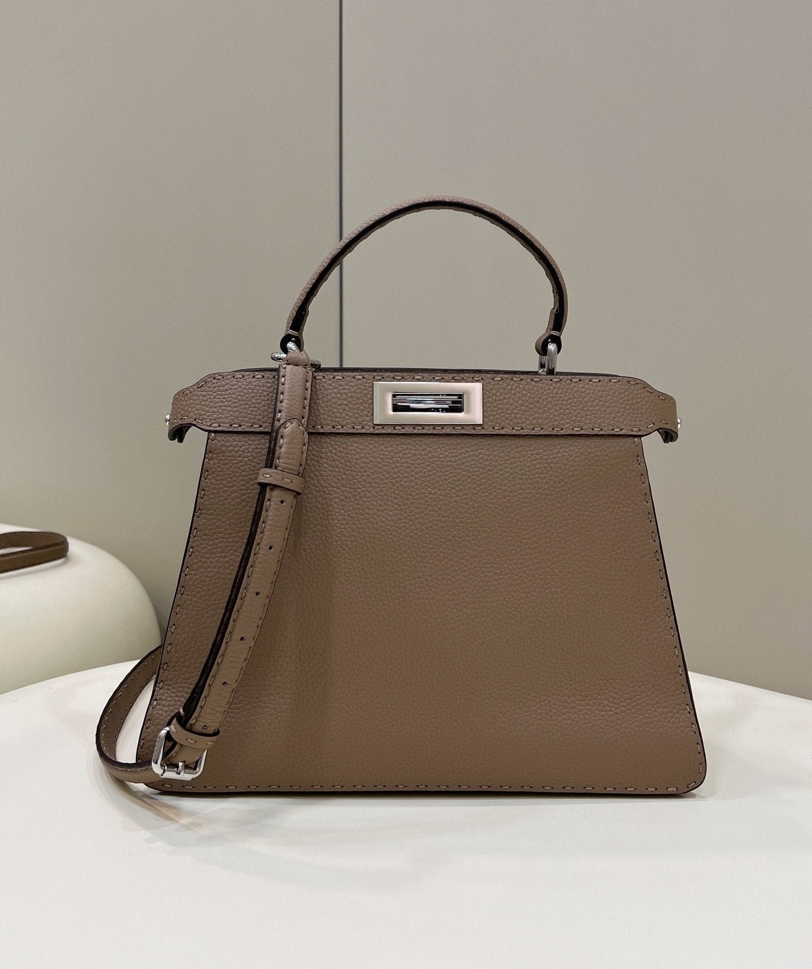 Fendi Peekaboo Iseeu Medium 33cm Brown