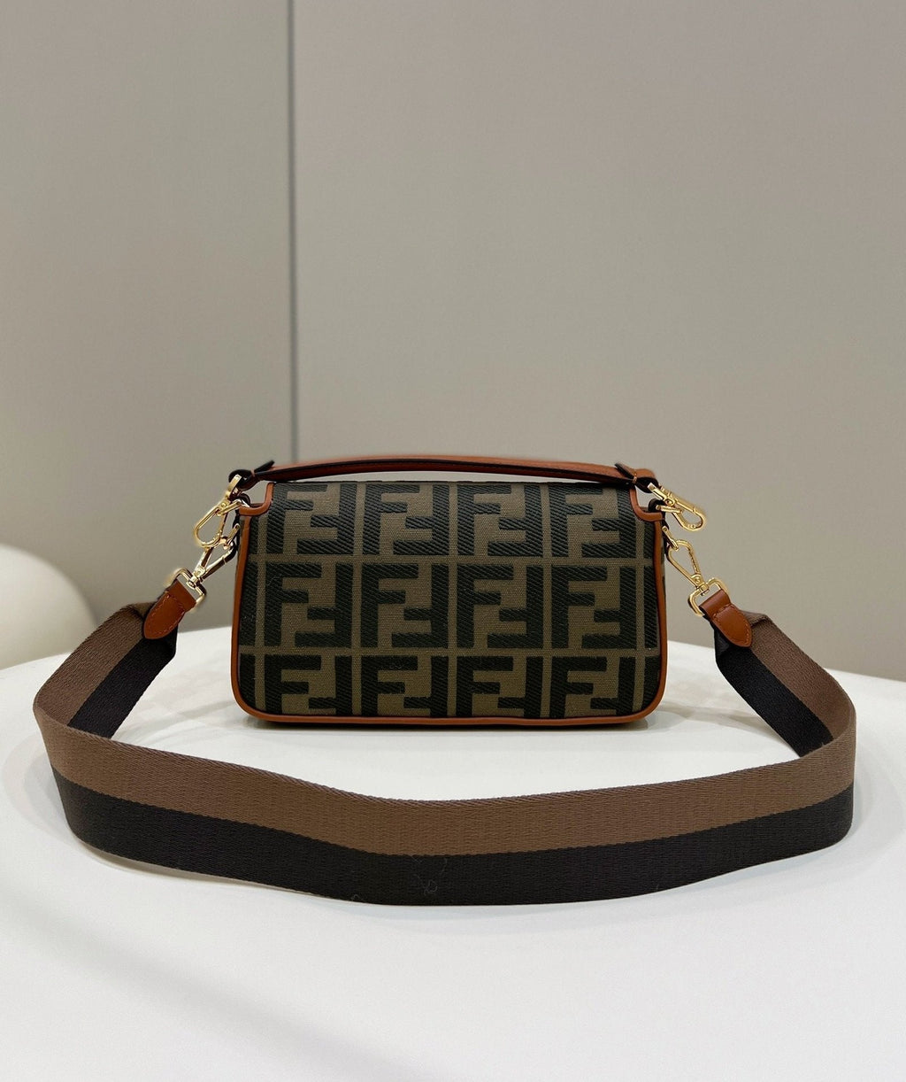 Fendi Baguette Midi 27cm Brown