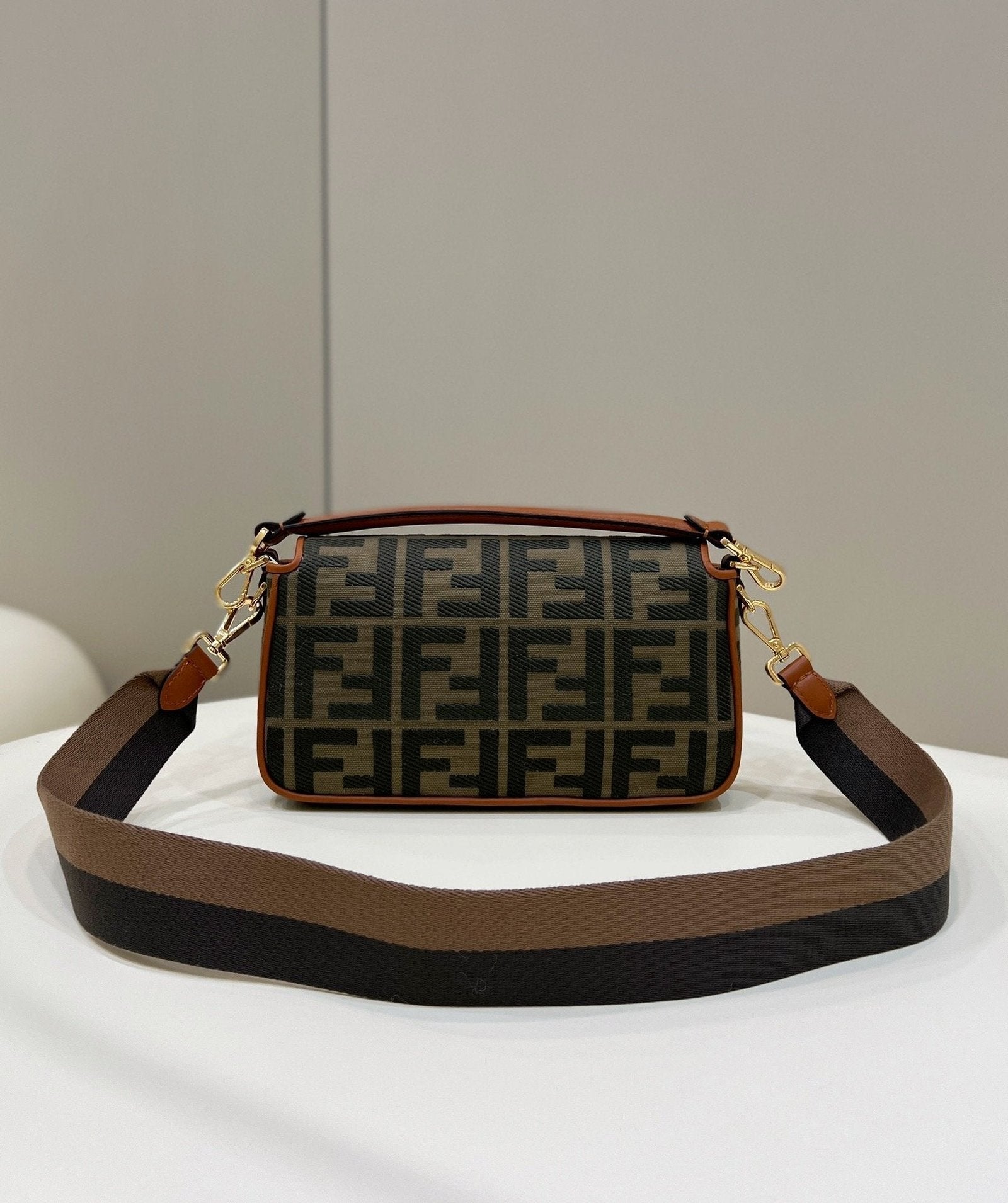 Fendi Baguette Midi 27cm Brown