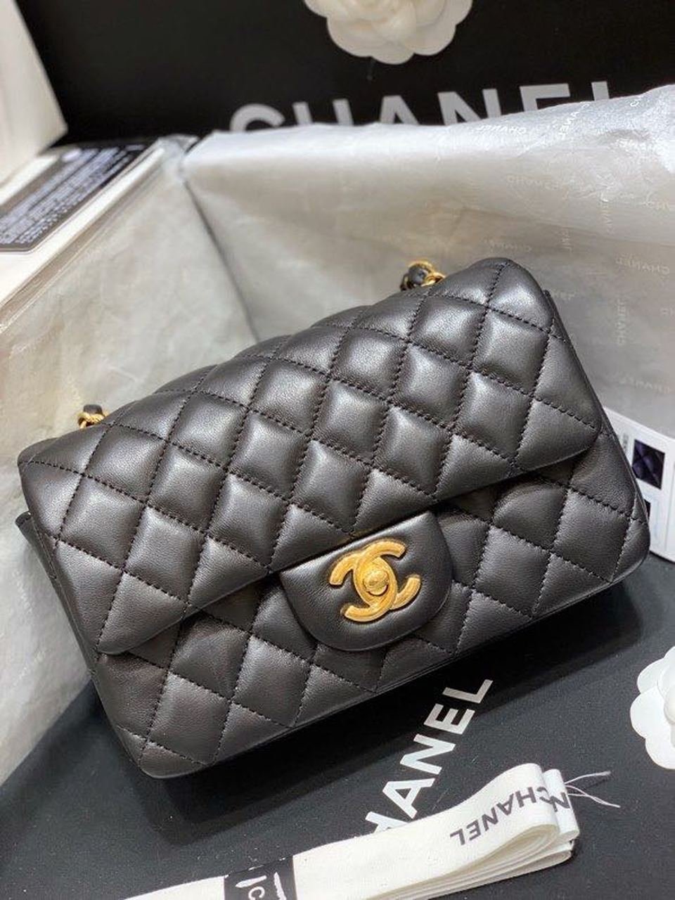 Chanel Classic Flap Bag 20cm Gold Hardware Lambskin Leather Spring/Summer Collection Black