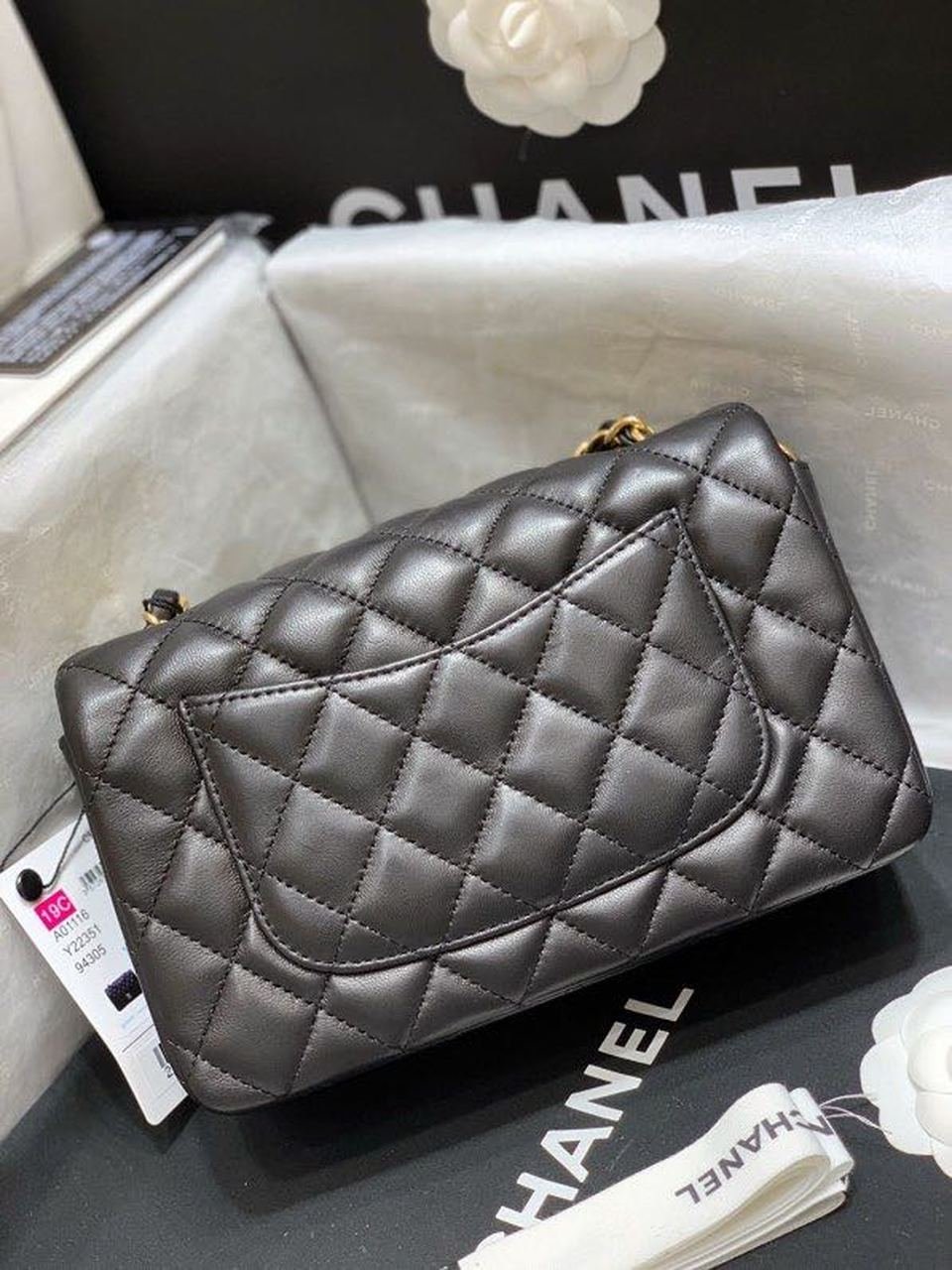 Chanel Classic Flap Bag 20cm Gold Hardware Lambskin Leather Spring/Summer Collection Black