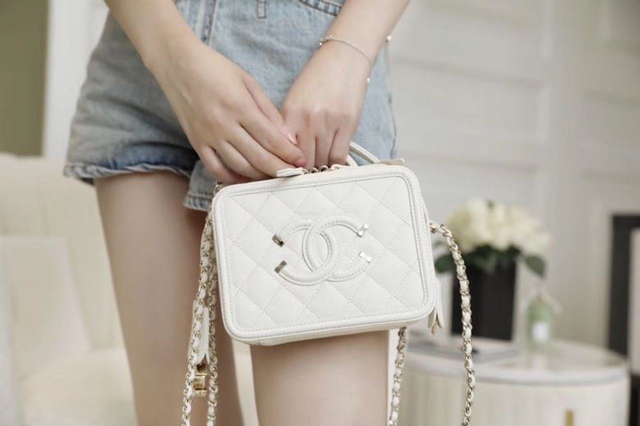Chanel Vanity Case Bag 17cm Caviar Leather Gold Hardware Spring/Summer Collection White