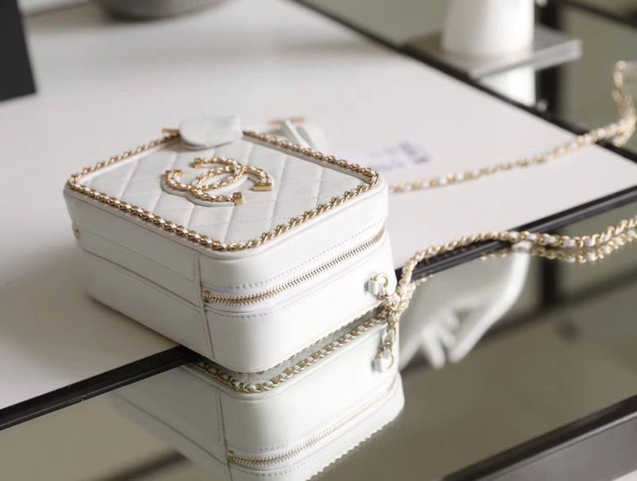 Chanel Chain Around CC Filigree Vanity Bag 18cm Caviar Leather Gold Hardware Spring/Summer Collection White