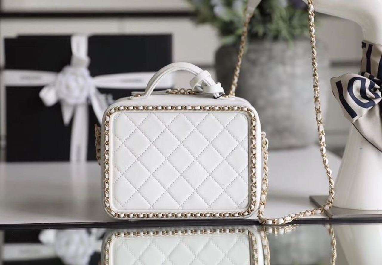 Chanel Chain Around CC Filigree Vanity Bag 18cm Caviar Leather Gold Hardware Spring/Summer Collection White