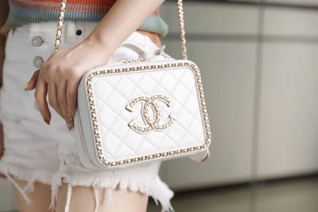 Chanel Chain Around CC Filigree Vanity Bag 18cm Caviar Leather Gold Hardware Spring/Summer Collection White